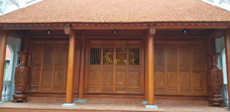 Yếu tố phong thủy trong kiến trúc nhà gỗ 3 gian truyền thống Việt Nam - Nhagosenviet.com 1 Yếu tố phong thủy trong kiến trúc nhà gỗ 3 gian truyền thống Việt Nam - Nhagosenviet.com