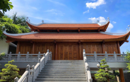 Lắp đặt nhà thờ gỗ lim 5 gian 8 mái ở Sài Gòn